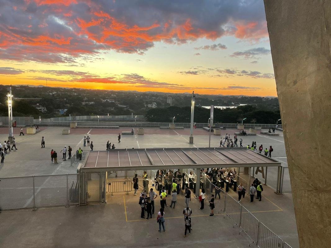 Fotos da chegada da torcida do Atltico ao Mineiro para o jogo contra o Emelec pelas oitavas de final da Copa Libertadores de 2022