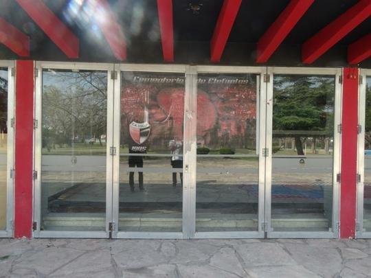 Construído em 1946, o Cemitério de Elefantes foi onde o Colón venceu o Santos de Pelé, a Seleção Argentina, o Peñarol, então campeão mundial, e os poderosos River Plate e Boca Juniors