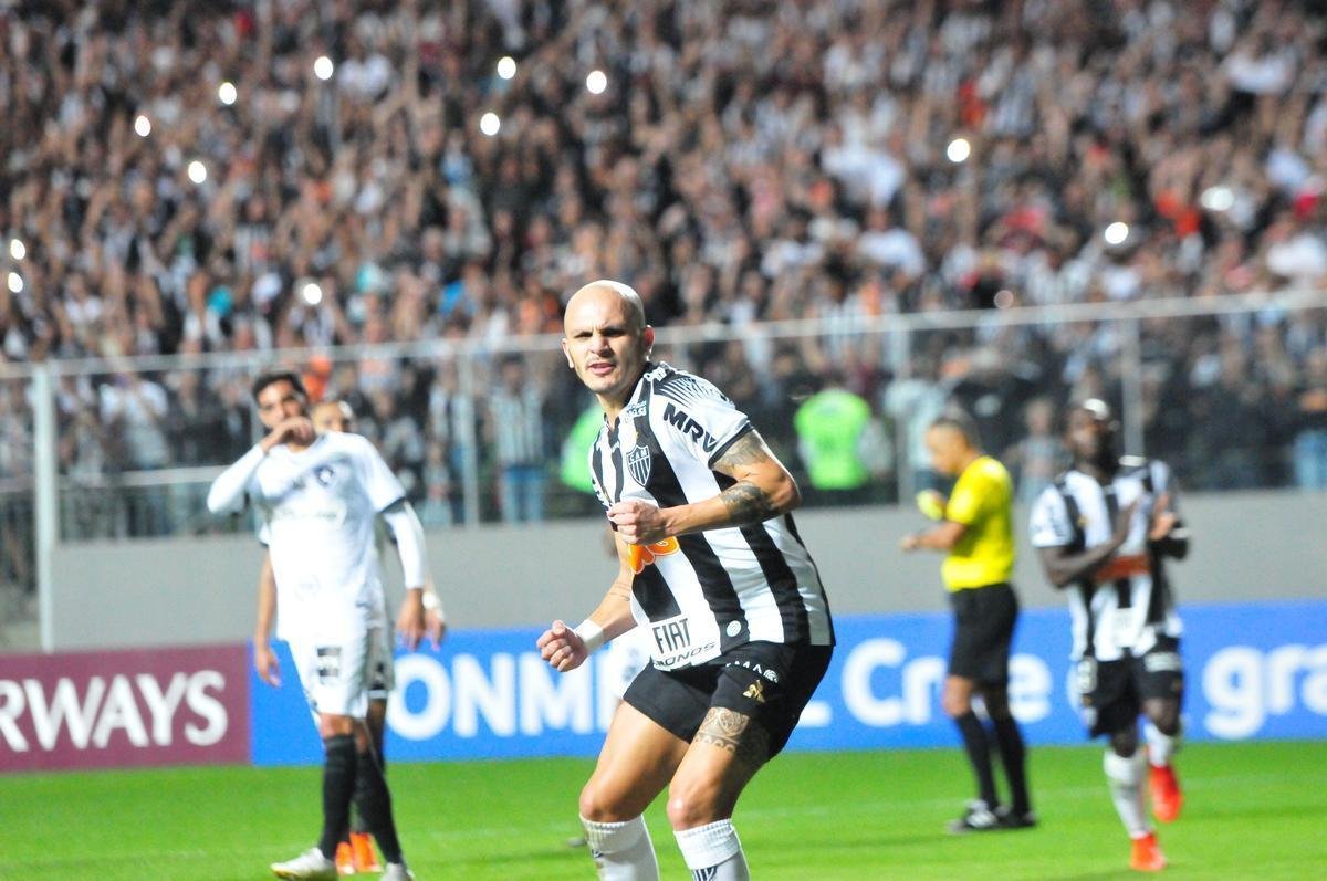 Atltico voltou forte na etapa final e abriu o placar em cobrana de pnalti com Fbio Santos: 1 a 0