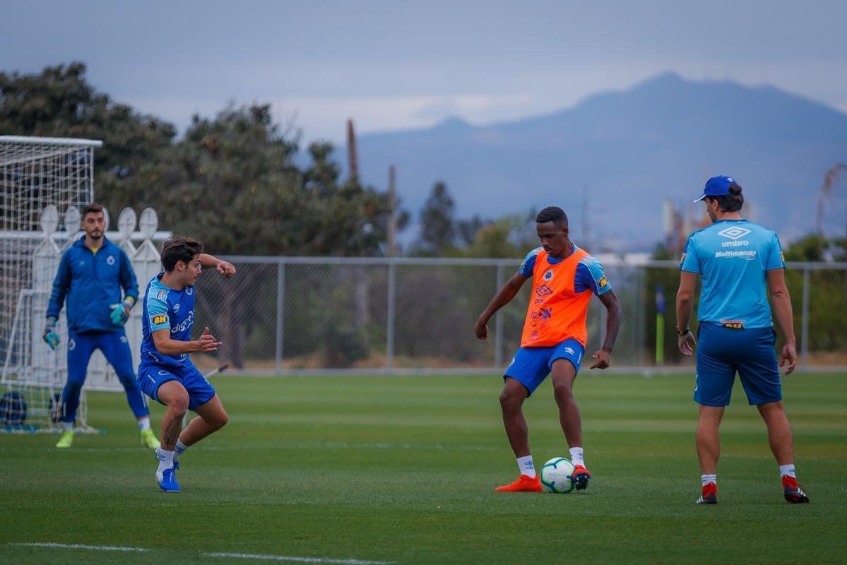 Treino do Cruzeiro nesta segunda-feira, na Toca da Raposa II. Time de Rogrio Ceni enfrenta o Cear na quarta-feira, s 19h30, no Castelo, em Fortaleza, pela 21 rodada do Campeonato Brasileiro