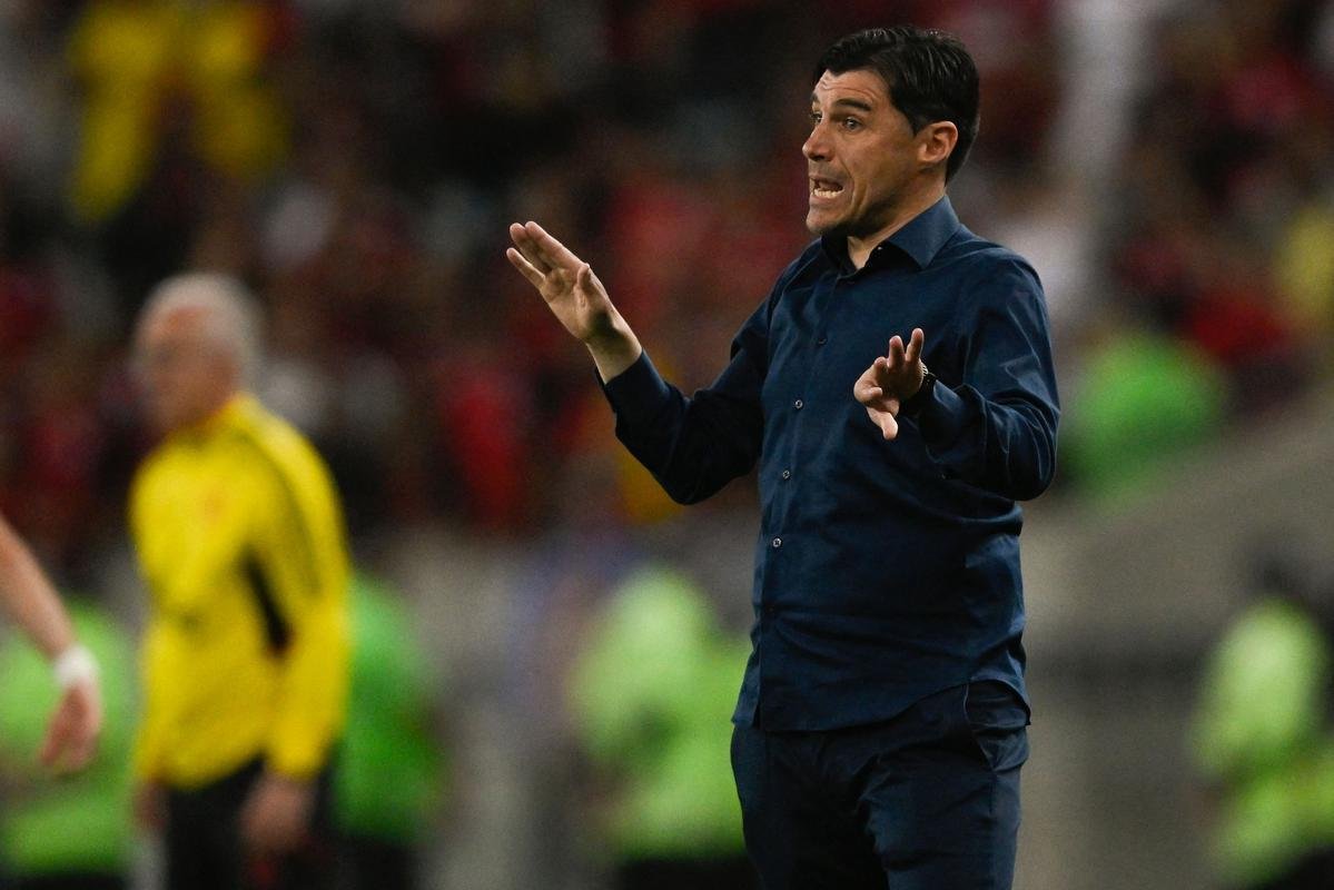  Alexander Medina, que est livre no mercado desde o fim de fevereiro