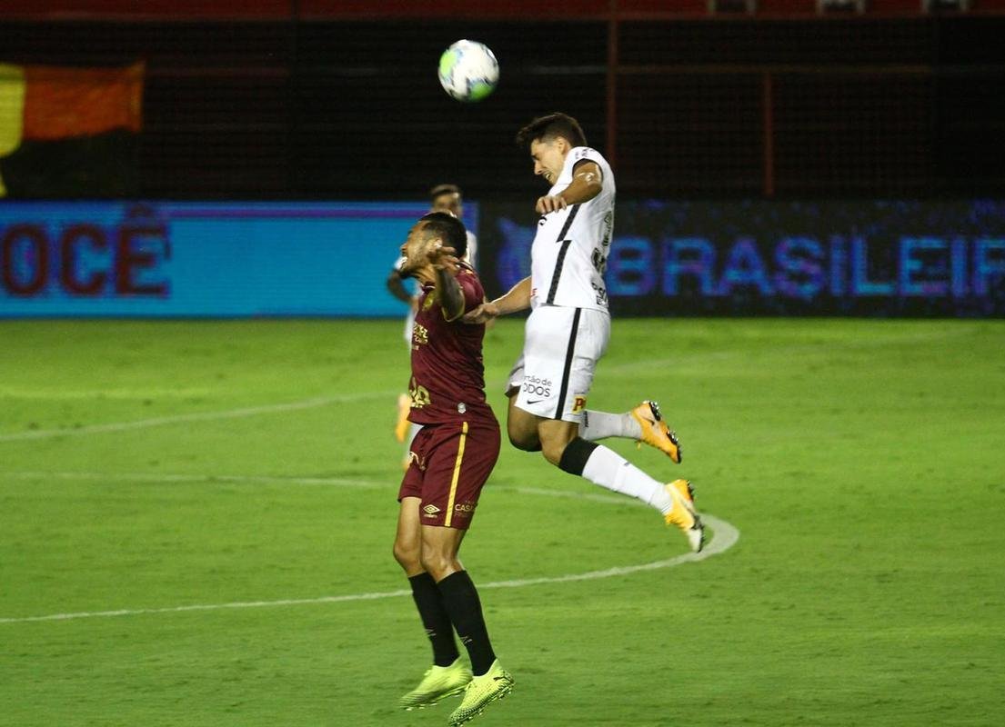 Com gol do zagueiro Maidana, de pênalti, Sport venceu o Corinthians em casa e deu um salto importante na tabela de classificação da Série A.