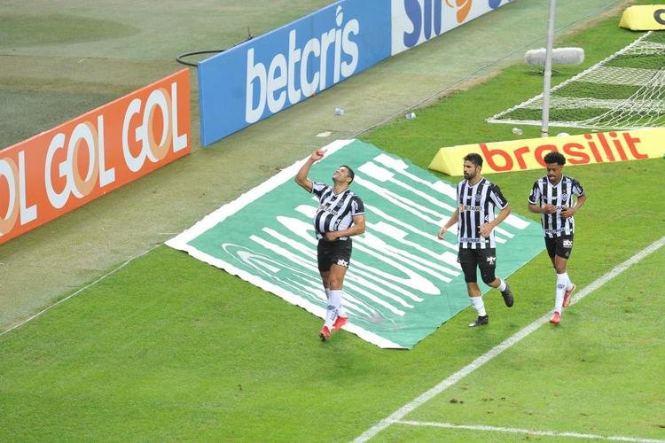 Fotos do gol de Hulk sobre o Sport. Foi segundo gol do Atltico na vitria por 3 a 0 pela 21 rodada do Brasileiro