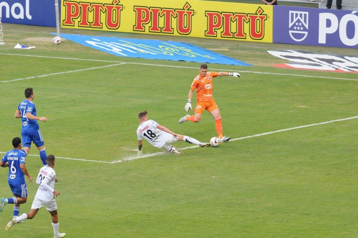 Fotos do jogo entre Cruzeiro e Ponte Preta, no Mineiro, em Belo Horizonte, pela 13 rodada da Srie B do Brasileiro