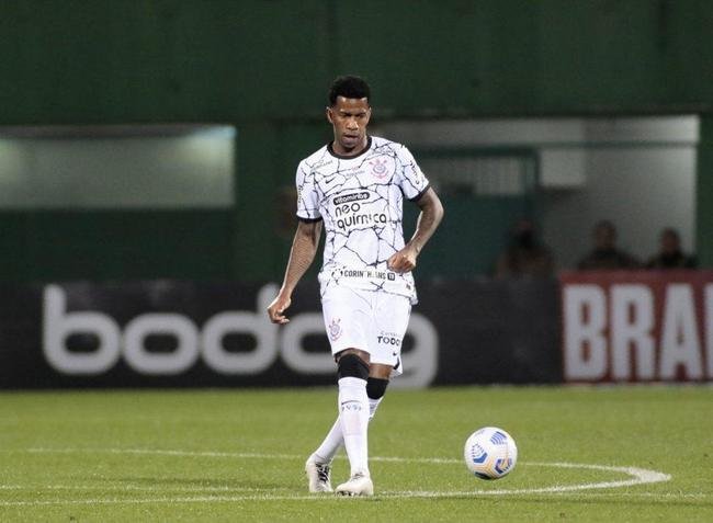 Gil, do Corinthians, foi o 8 jogador de linha com mais minutos em campo em 2021: 5779. Ele participou de 66 jogos. 