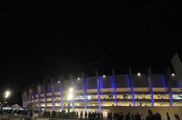Torcida cruzeirense fez grande festa para recepcionar o time no Mineiro antes do duelo com o Flamengo