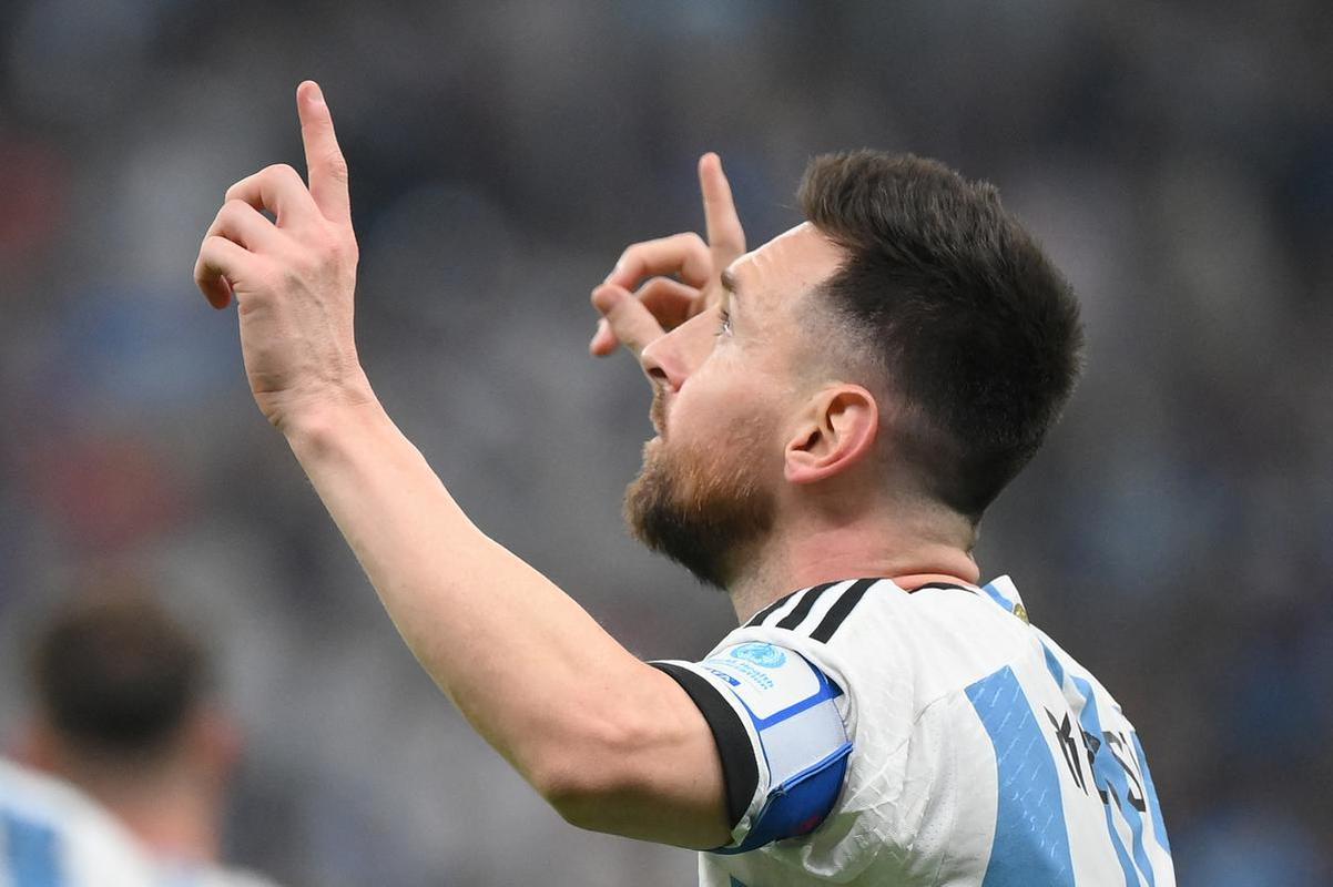 Messi abriu o placar para a Argentina sobre a Frana na final da Copa do Mundo. Veja o gol de pnalti por todos os ngulos