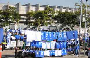 Chegada da torcida do Cruzeiro ao Mineirão para o jogo contra a Ponte Preta pela 13ª rodada da Série B do Campeonato Brasileiro. Estádio voltou a receber grande público