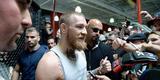 Com presena de imprensa e fs, Conor McGregor e Nate Diaz participam de conferncia em Los Angeles e esquentam clima para duelo no UFC 196