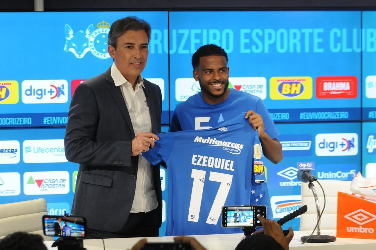 Ezequiel (atacante): nica contratao da 'era Rogrio Ceni' no Cruzeiro, o jogador chegou  Toca da Raposa II em agosto de 2019. Ex-Botafogo, ele vestiu a camisa celeste 14 vezes, mas no balanou a rede. 