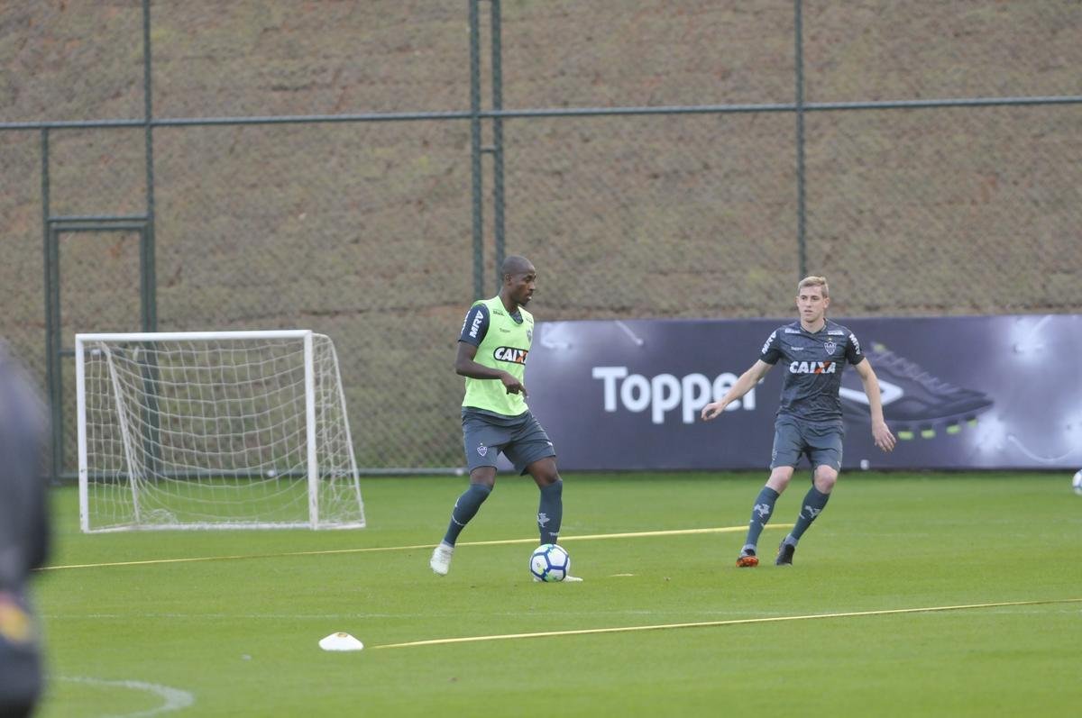 Yimmi Char, David Terans e Denlson participaram do treino em campo pela primeira vez