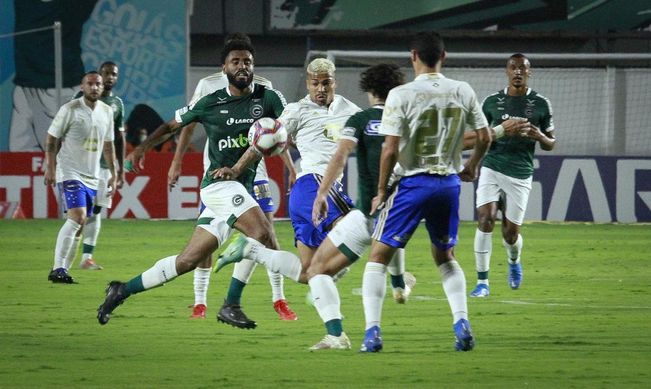 Cruzeiro empatou com Gois no Estdio da Serrinha, em Goinia, pela 22 rodada