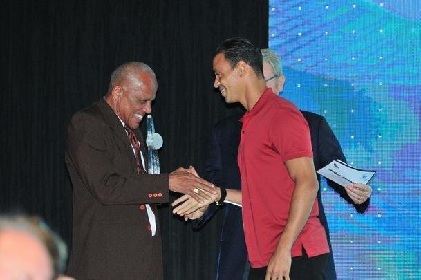 Ricardo Oliveira e Cazares foram premiados com o Trofu Tel Santana pela temporada 2018. Oliveira recebeu tambm o prmio de artilheiro