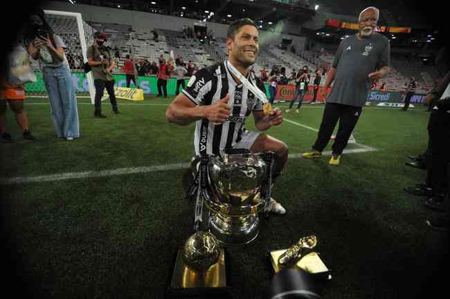 Atlético ergue a taça e festeja bi da Copa do Brasil