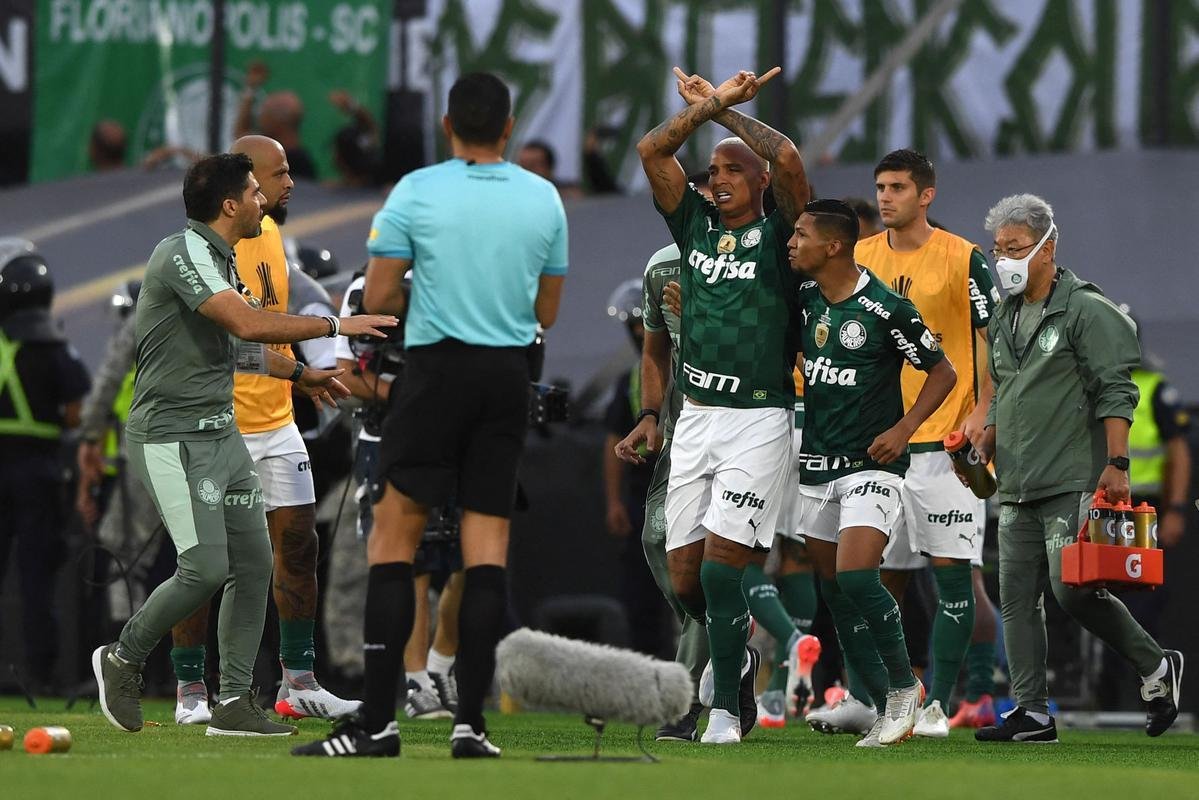 Final da Libertadores: fotos do gol de Deyverson, para o Palmeiras, na prorrogao
