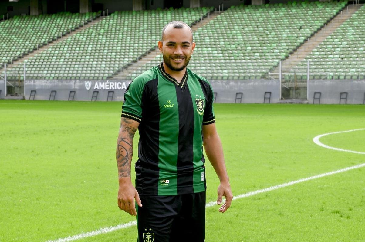 Fotos dos novos uniformes do Amrica