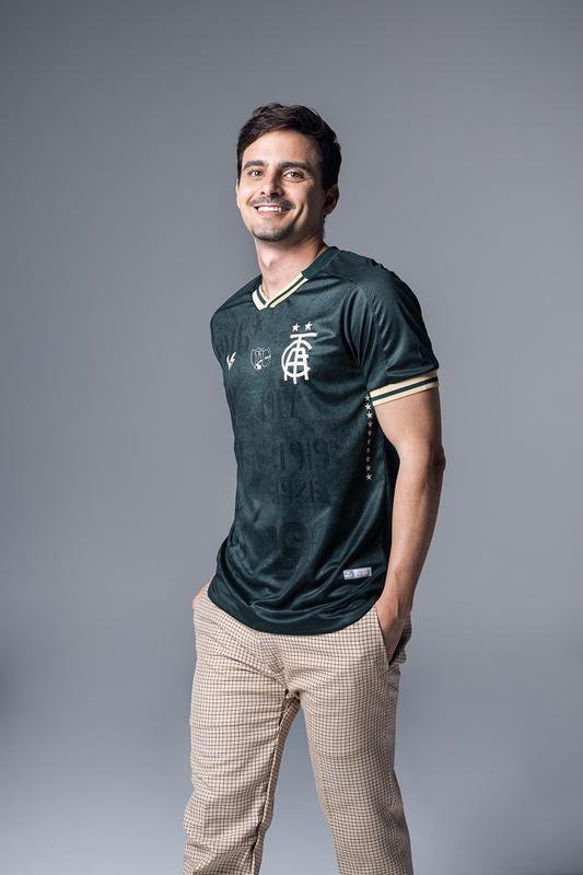 Fotos do modelo vencedor do Camisa Cento e Deca, concurso realizado em homenagem aos 110 anos de histria do Amrica