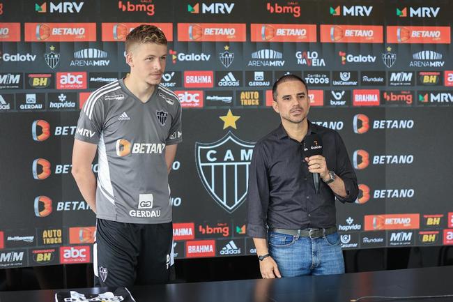 Bruno Fuchs é apresentado pelo Atlético