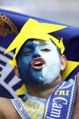 Torcida cruzeirense comea a festa dentro do estdio antes da partida decisiva contra o Grmio