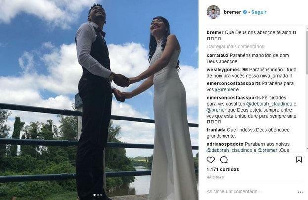 O zagueiro Bremer aproveitou as frias para entrar no time dos casados