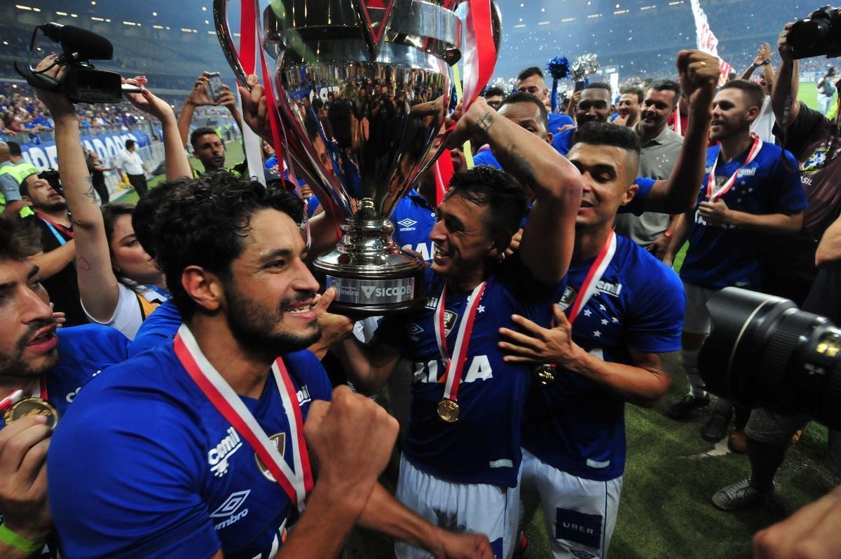 Festa do Cruzeiro com a conquista do Campeonato Mineiro sobre o Atltico