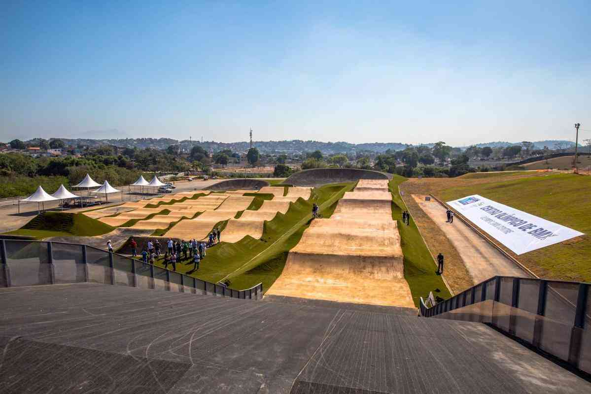 Localizado dentro do Parque Radical, em Deodoro, a pista de BMX tem percurso entre 300m e 400m