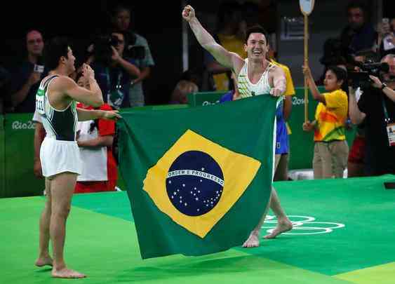 Brasileiros Diego Hypolito e Arthur Nory conquistaram a medalha de prata e bronze, respectivamente, na prova de solo da ginástica nos Jogos Olímpicos do Rio de Janeiro