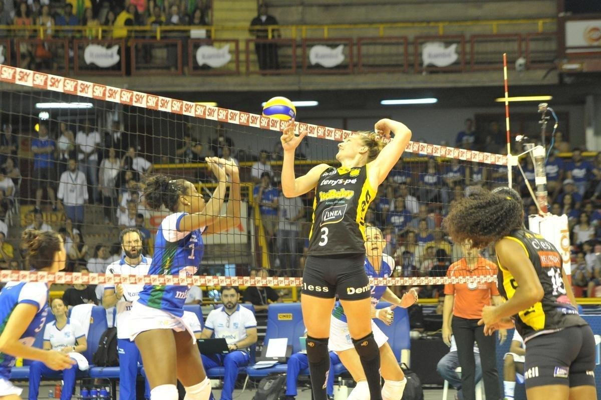 Minas x Praia: veja fotos da primeira partida da final