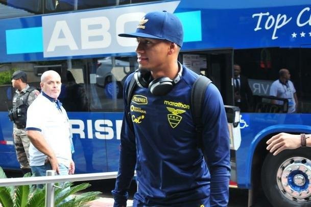 Delegao do Equador desembarcou nesta tera-feira em Belo Horizonte, onde estrear na Copa Amrica