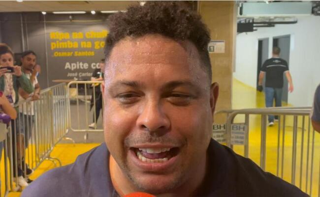 Ronaldo agradeceu  torcida do Cruzeiro aps acesso