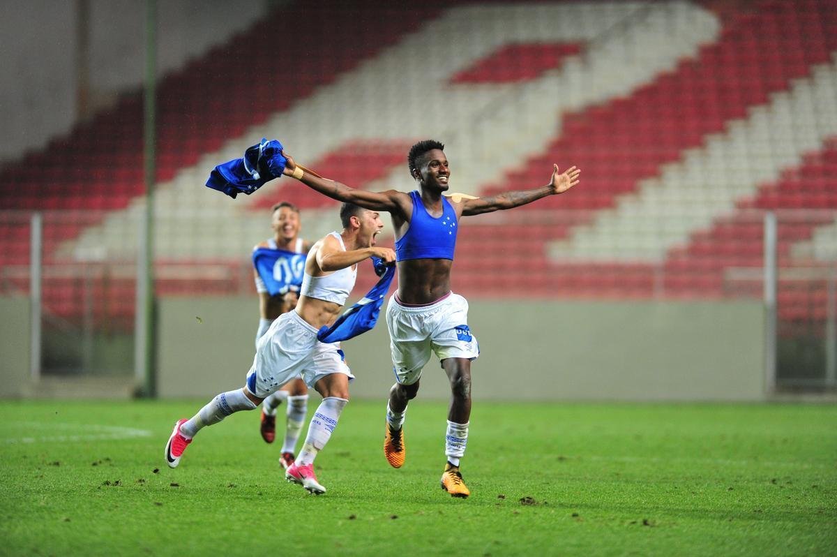 Cruzeiro vence Atltico por 4 a 2 nos pnaltis e conquista a Supercopa Sub-20, no Independncia