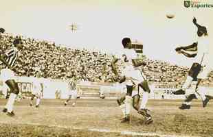 02/12/1963. Lance do jogo entre Atlético e Cruzeiro, realizado no estádio Independência. O jogo terminou empatado em 1 a 1