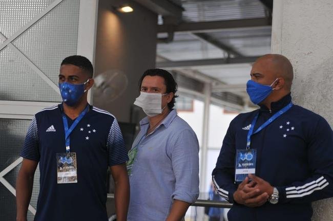 Alexandre Guzanshe/EM/DA Press