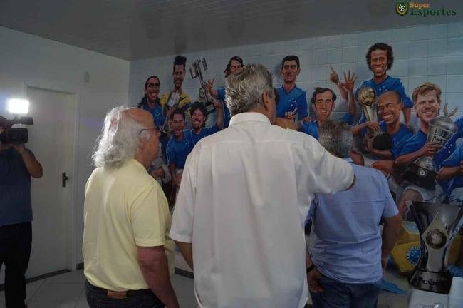 Visita do craque histrico Tosto  Toca da Raposa I em 2014