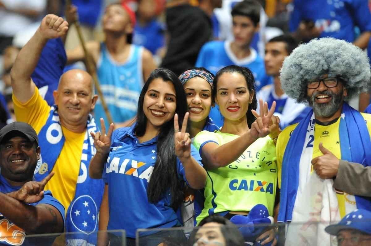 Torcida do Cruzeiro lotou o Mineiro em duelo com o Grmio pela semifinal da Copa do Brasil