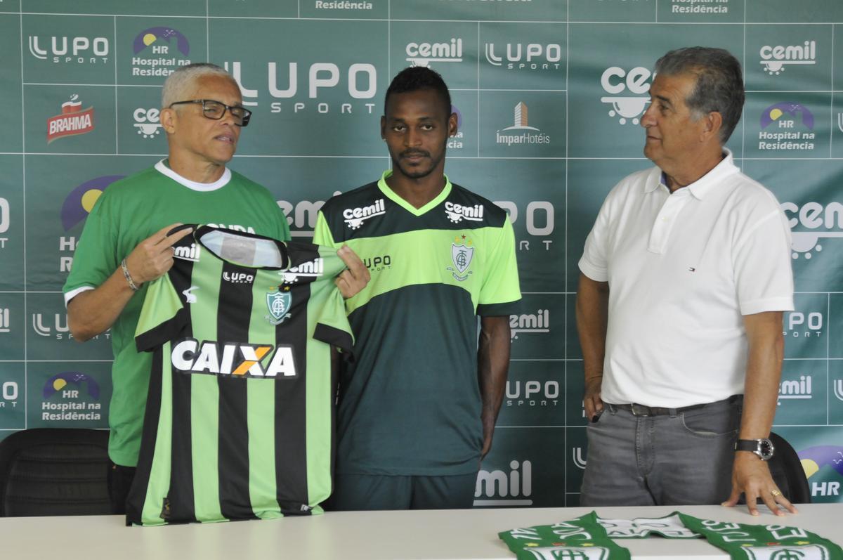 Marquinhos, de 28 anos,  o nono reforo do Amrica para temporada 2018