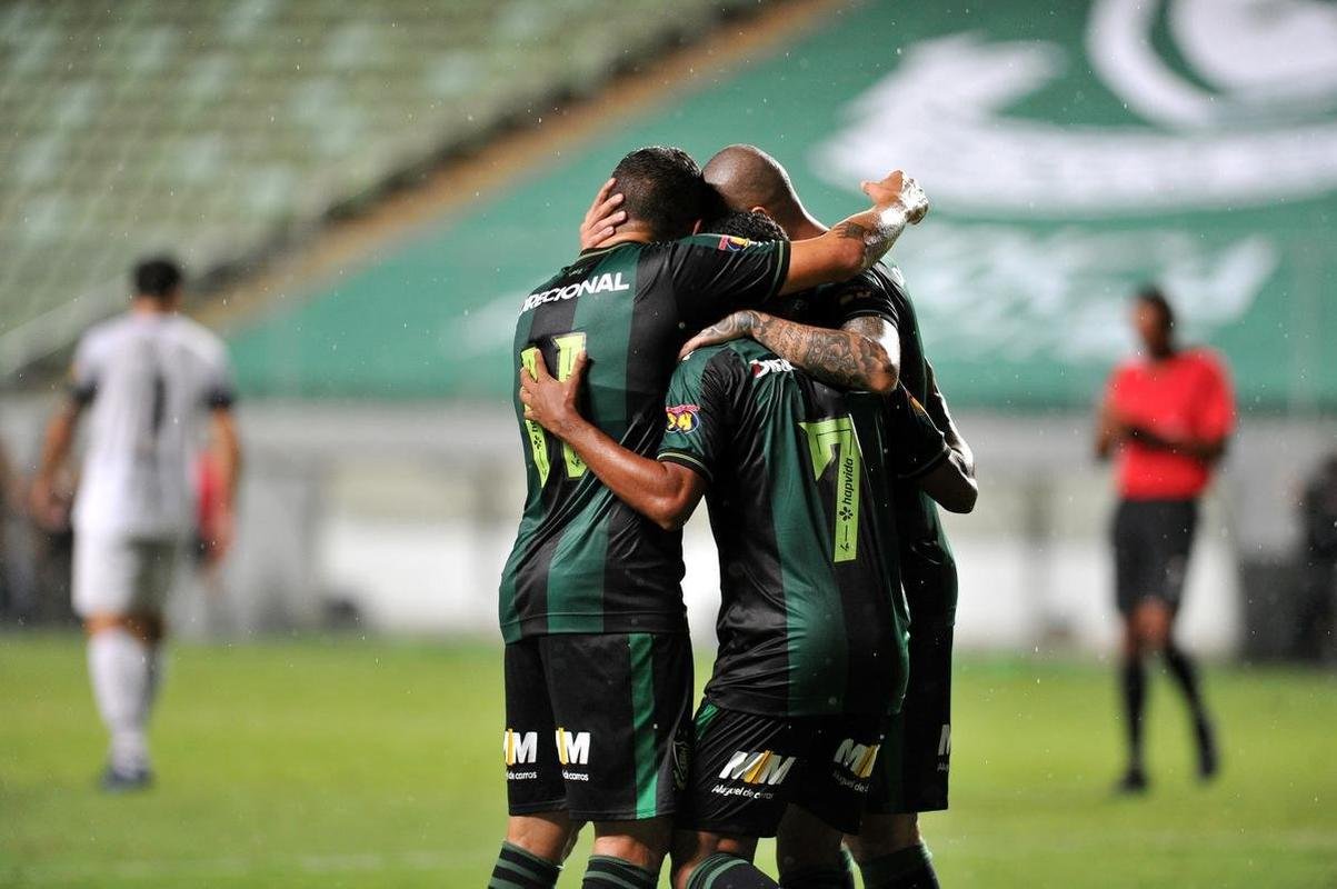 Fotos de Amrica x Athletic, no Independncia, pelo Campeonato Mineiro