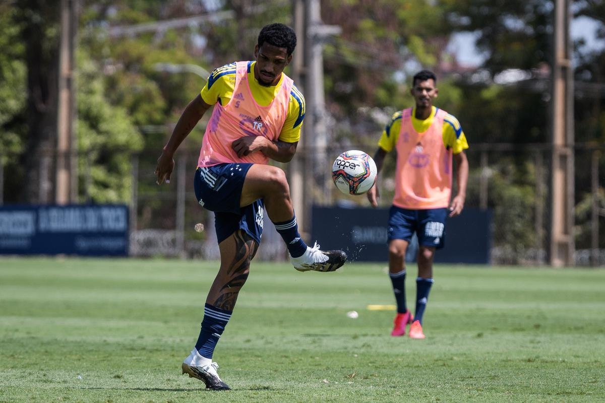 Treino acometeu em clima de descontrao no fechamento da preparao para o jogo deste domingo  