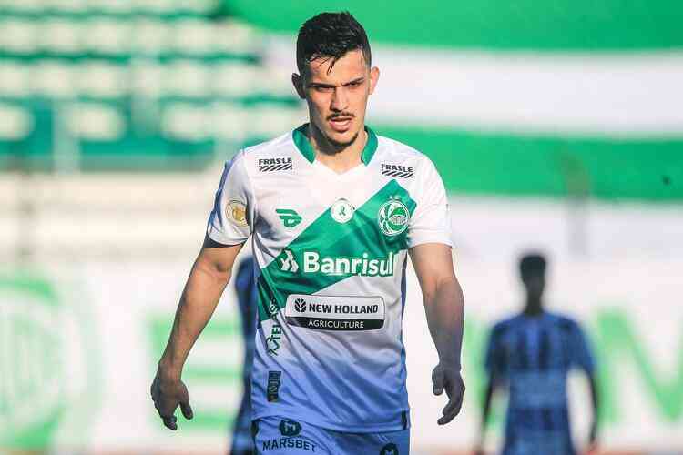 Emprestado pelo Grêmio, atacante do Caxias celebra dois gols sobre o Inter