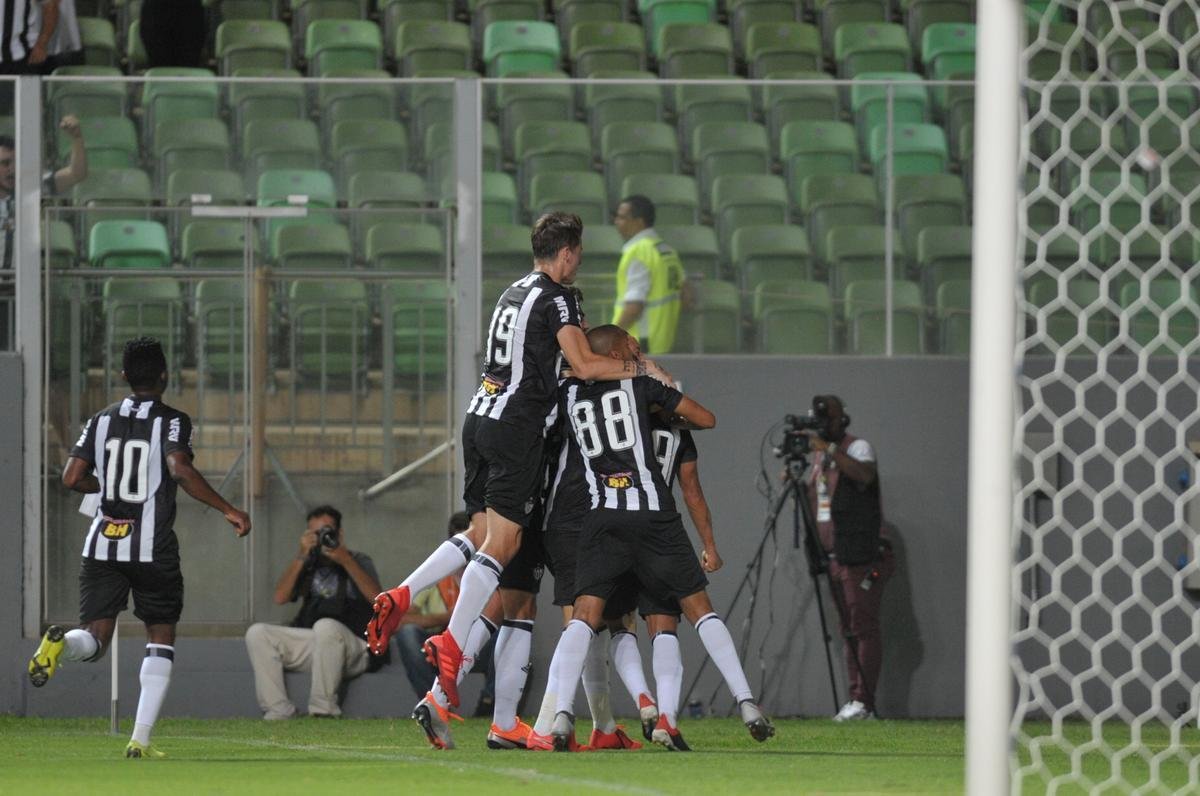 Veja fotos do jogo Atltico x URT