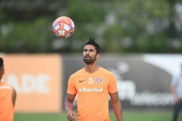 Embora seja mais centroavante do que atacante de lado de campo, Tréllez ainda pode se transferir para outra equipe brasileira: ele disputou apenas quatro jogos pelo Inter no Brasileirão