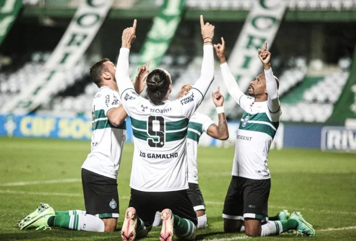 2021 - Coritiba (36 pontos ao fim do 1 turno) subiu, mas no foi campeo
