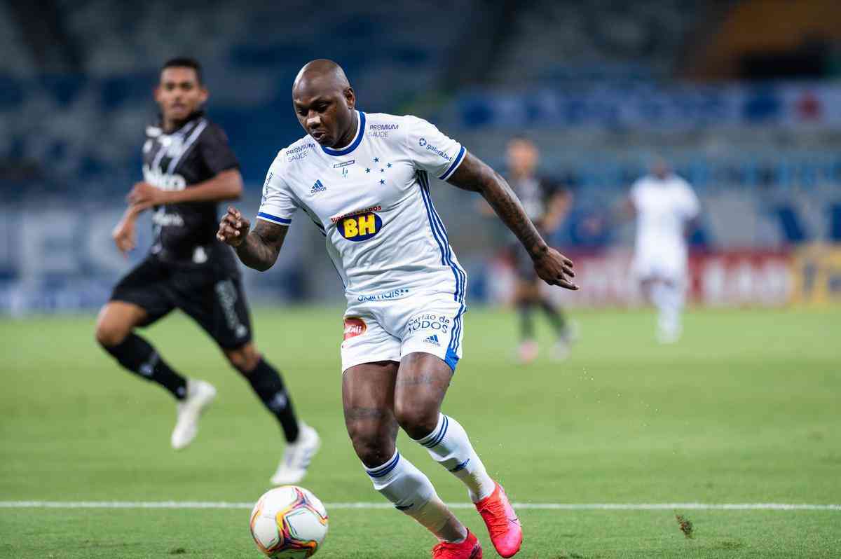 Sassá, 26 anos, atacante. Deixou o Cruzeiro no fim de 2019 e retornou ao clube em setembro de 2020.