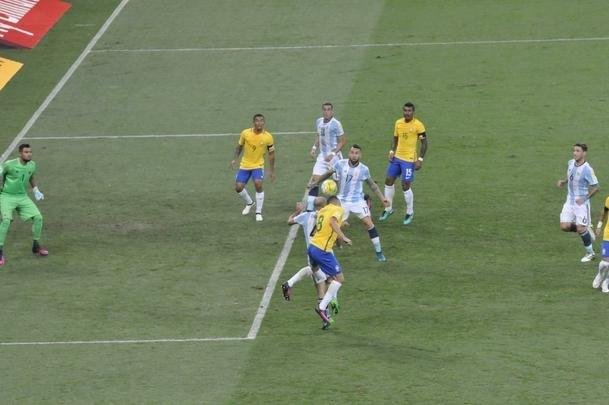 Fotos do primeiro tempo de Brasil x Argentina no Mineiro