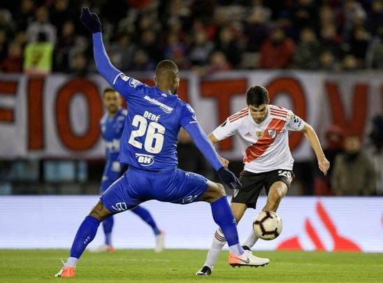 Fotos do primeiro tempo do duelo entre River Plate e Cruzeiro, no Monumental de Nez, em Buenos Aires, pela ida das oitavas de final da Copa Libertadores