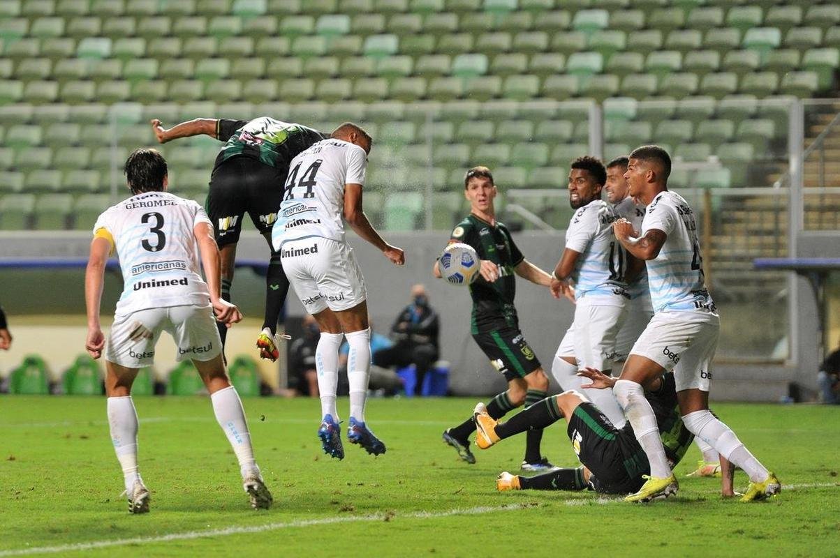 Fotos do jogo entre Amrica e Grmio, no Independncia, em Belo Horizonte, pela 32 rodada da Srie A do Brasileiro