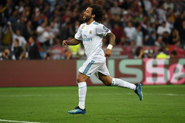 Goleiro Loris Karius, do Liverpool, vacilou na saída de bola, e Benzema, do Real, aproveitou para roubar a bola e abrir o placar na final: 1 a 0