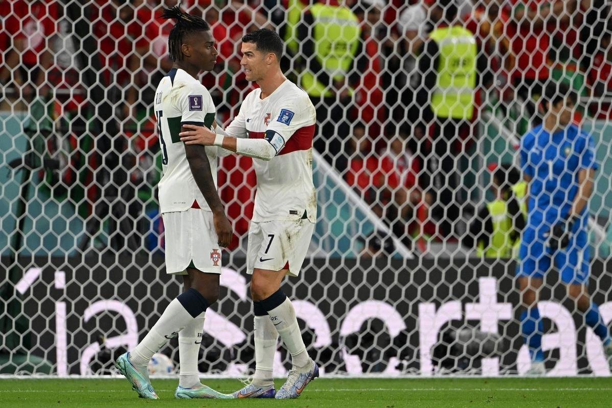 Cristiano Ronaldo chorou muito ao deixar o gramado aps a eliminao de Portugal diante de Marrocos