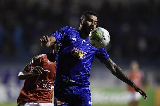 Depois de empatar por 1 a 1 com o Boa, em jogo único da segunda fase da Copa do Brasil, o Cruzeiro venceu nos pênaltis por 5 a 4 e avançou na competição. Partida foi realizada no Estádio Melão, em Varginha, na Região Sul de Minas.