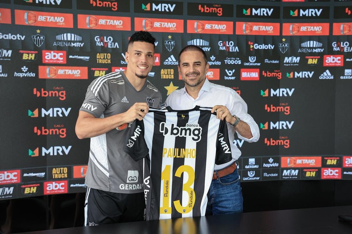 Paulinho foi oficialmente apresentado na Cidade do Galo nesta sexta-feira (16/12).